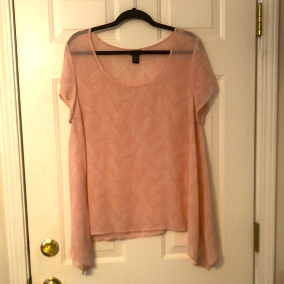 🎉HP🎉 Torrid sheer pink sharkbite top, size 0X. - Picture 2 of 6
